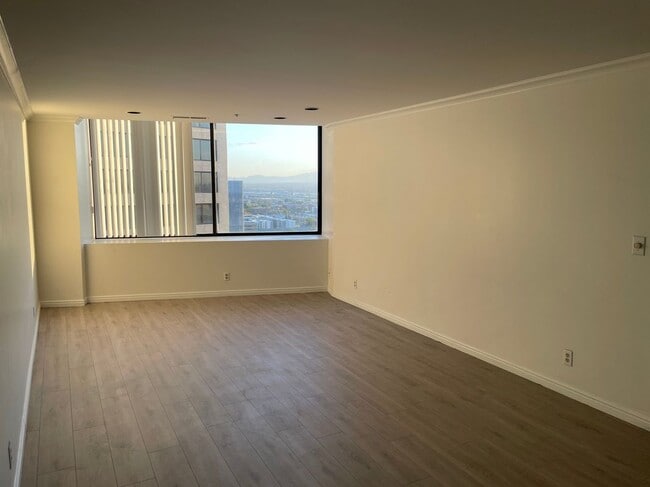 Building Photo - 48 W 300 S