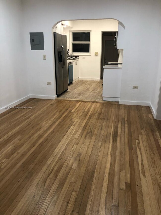 Foto del edificio - 841 NE 119th St