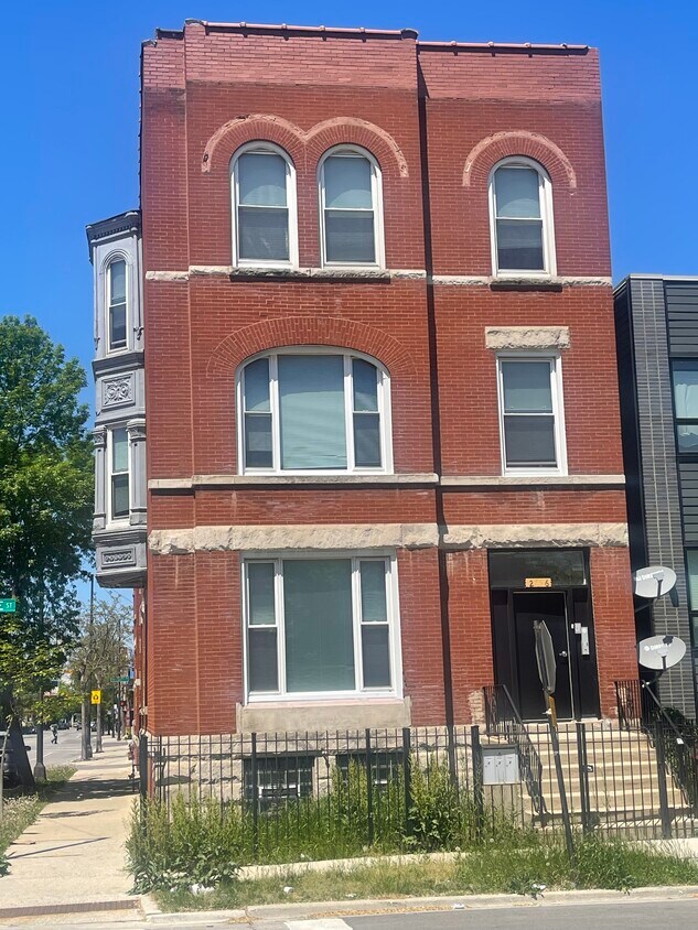 Primary Photo - 2756 W Monroe St