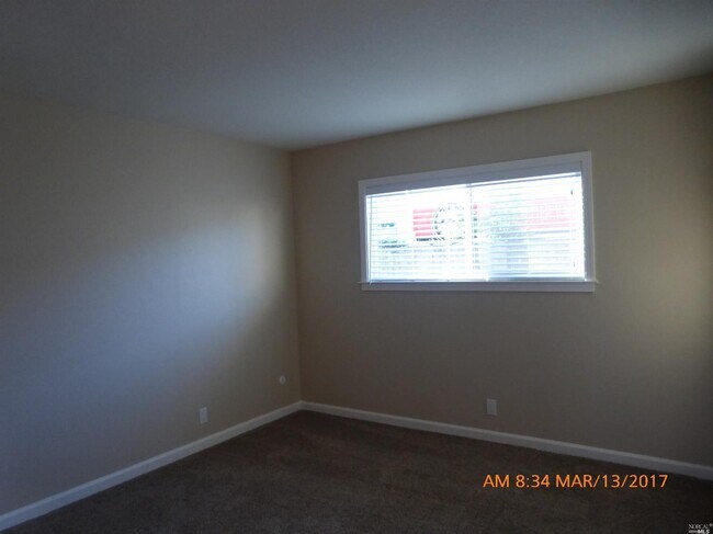 Foto del edificio - 176 Woodbury Cir