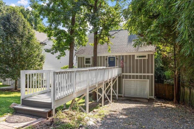 Foto del edificio - $500 Off Rent for First 3 Months! Gorgeous 4bd/2.5ba Three-Story Home Less than a Mile from Downt...