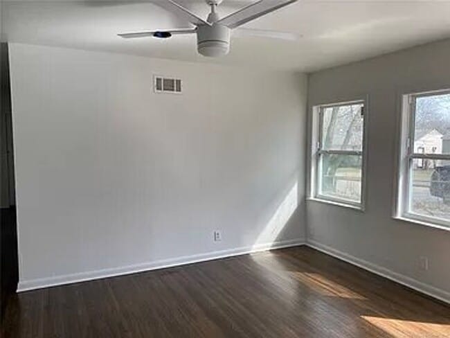 Building Photo - PRICE DROP!! Stunning 4 Bed 2 Bath Home on...