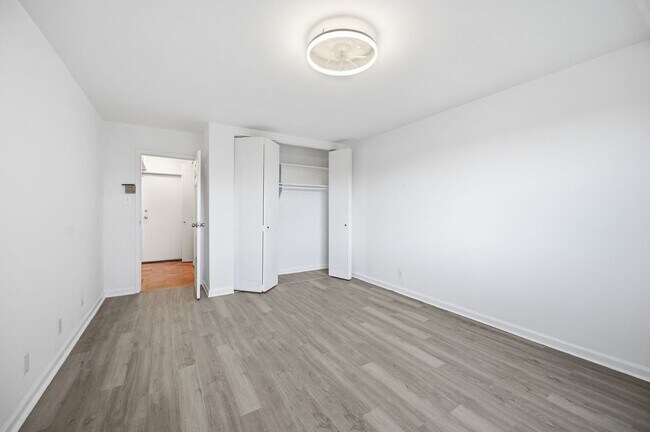 Foto del edificio - 301 N Beauregard St