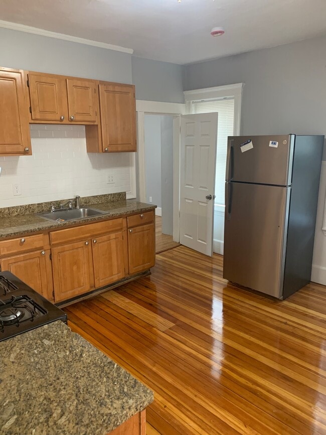 Building Photo - 52 Stonehurst St