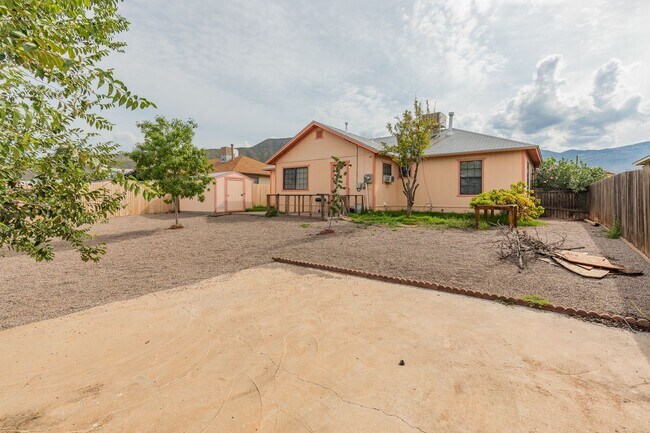 Foto del edificio - 3 Bedroom 2 Bath Home