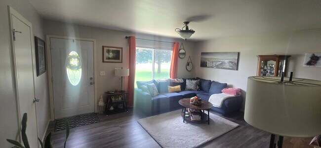 Foto del edificio - 270 S Riverside Dr