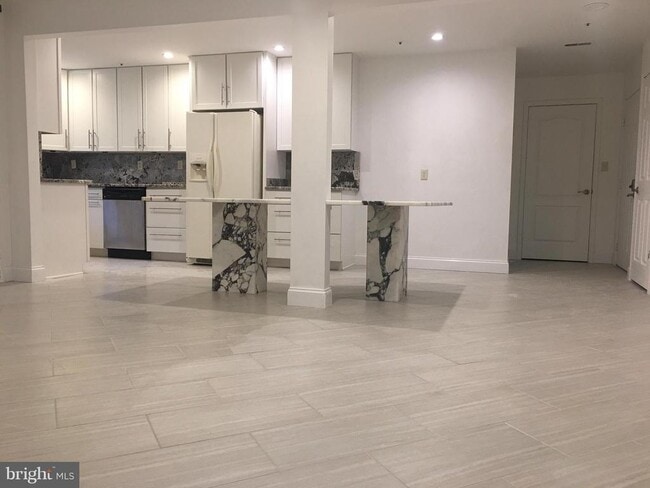 Foto del edificio - 8390 Montgomery Run Rd
