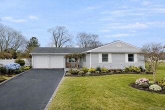 Building Photo - 18 Strathmore Village Dr