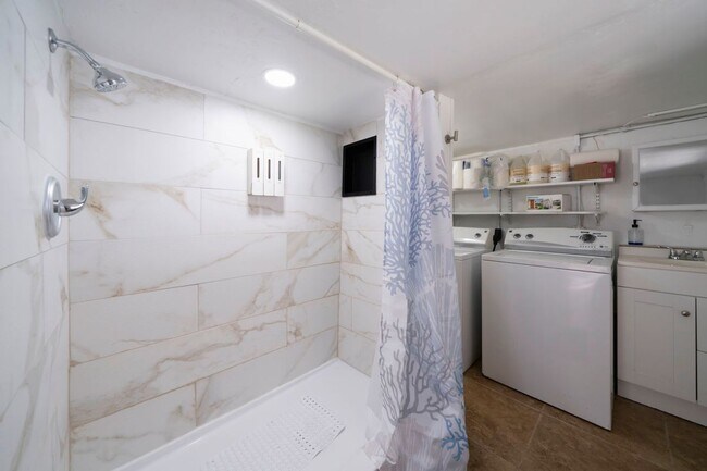Foto del edificio - 4464 E Riverside Dr