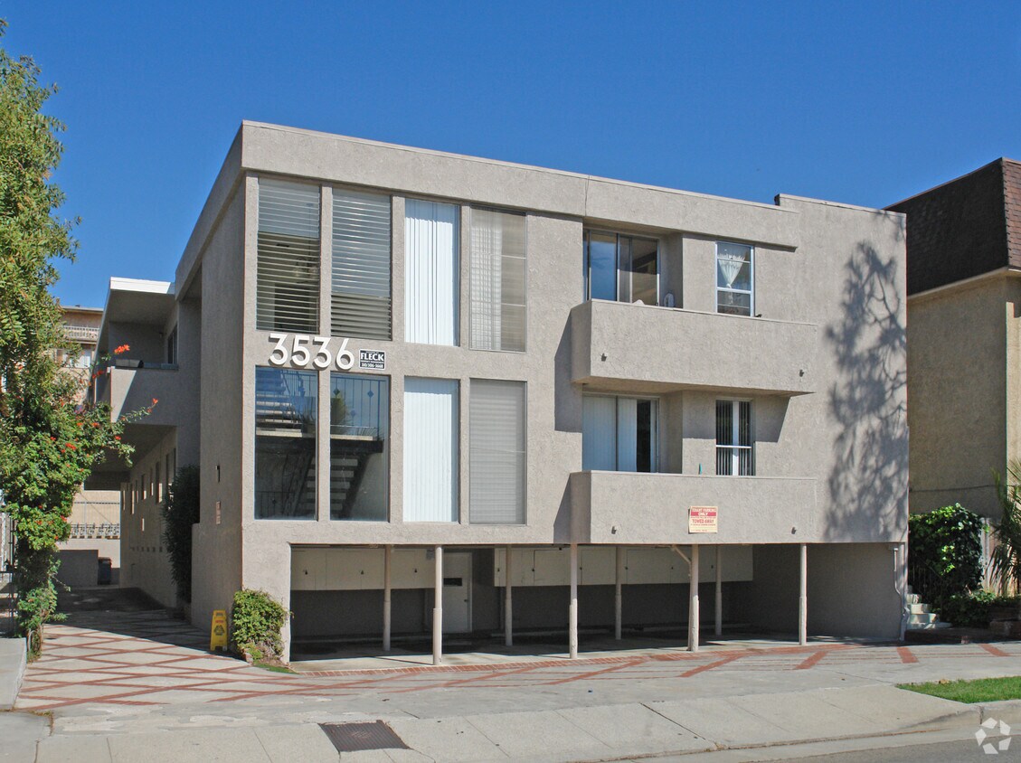 Building Photo - 3536 Hughes Ave