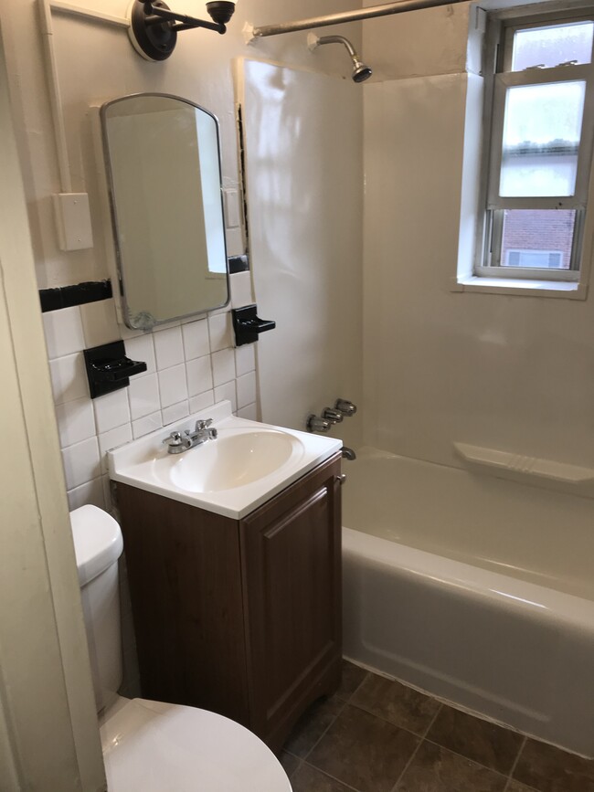 Building Photo - Negley Court