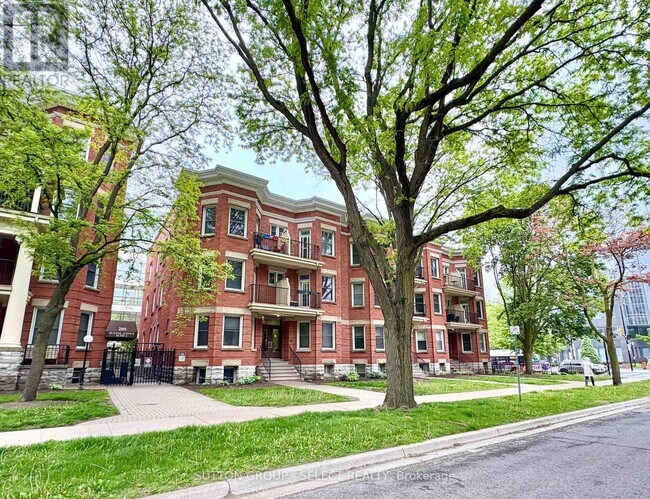 Photo du bâtiment - 440-440 Wellington St