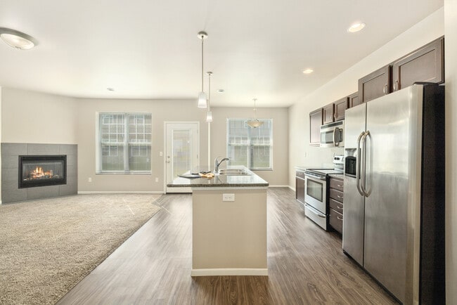 Building Photo - Shadow Wood Townhomes