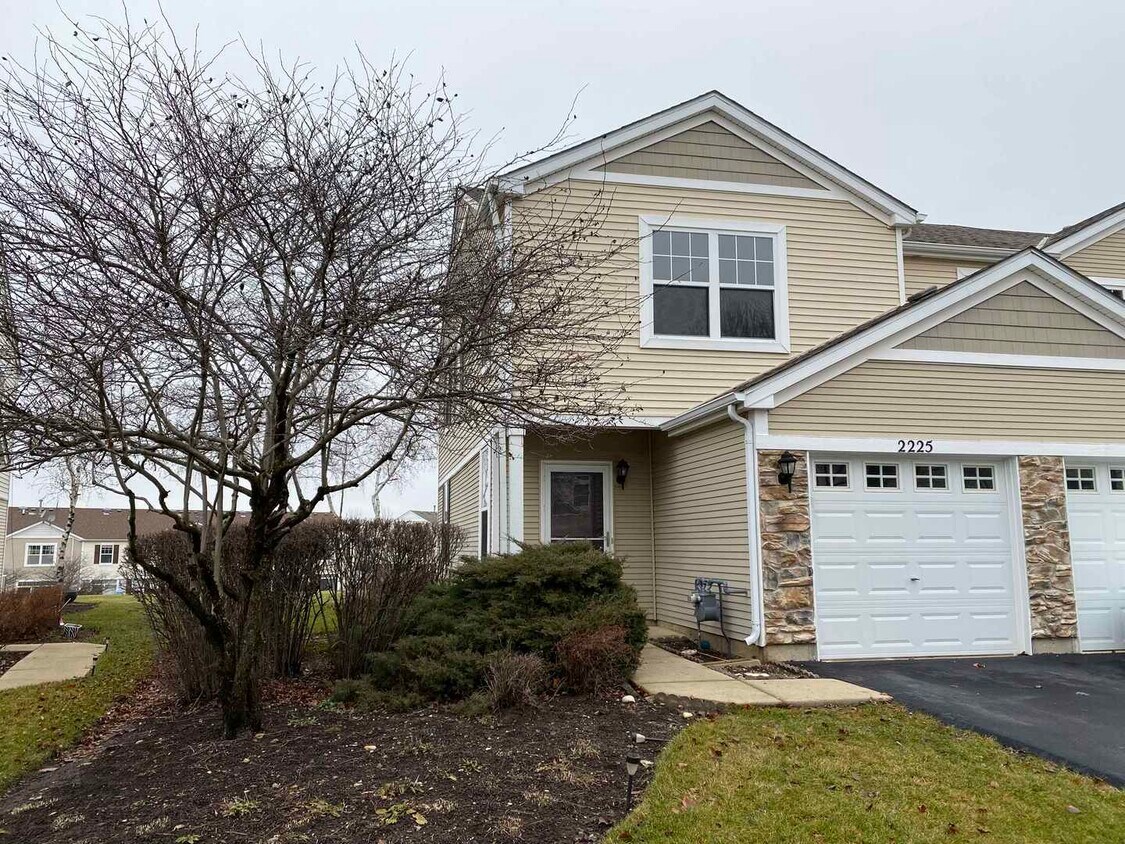Primary Photo - 2225 Flagstone Ln