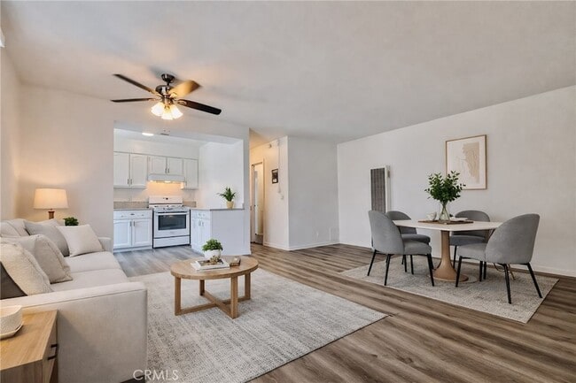 Building Photo - 815 N Rose Ave