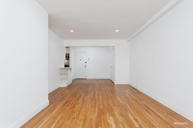 Foto del edificio - 1 bedroom in Brooklyn NY 11218