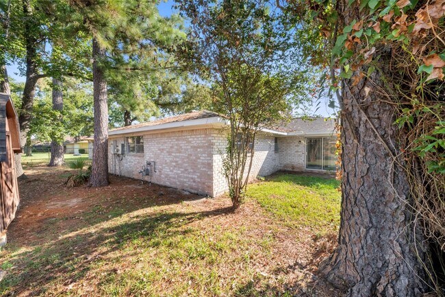 Foto del edificio - 9627 Glenwood Forest Dr