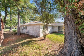 Building Photo - 9627 Glenwood Forest Dr