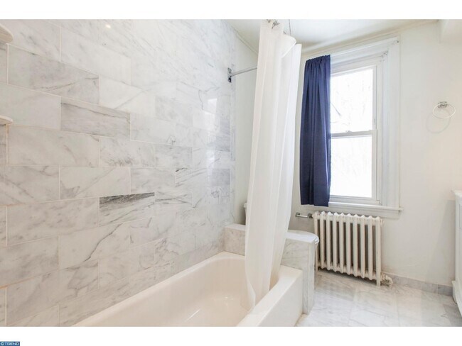 Building Photo - Nicely Renovated 4 Bed/1.5 Bath house in B...