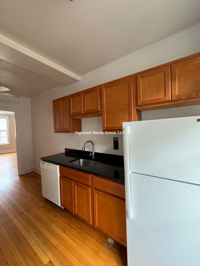 Building Photo - 907 Elmwood Ave