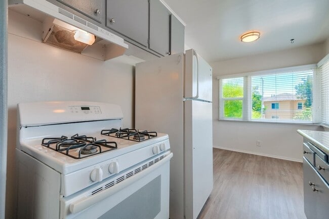 Interior Photo - 3121 W Slauson Ave