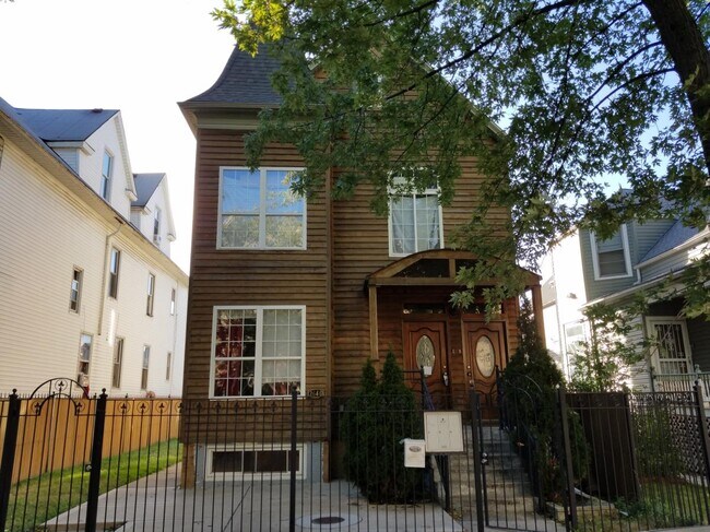 Foto del edificio - 2640 N Lawndale Ave