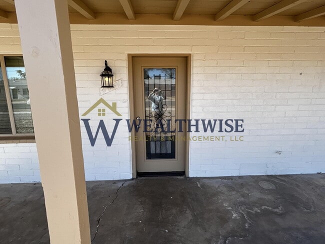 Building Photo - Freshly Remodeled 3 Bedroom 2 Bath Home for Rent 4641 E 13th Street Unit A,Tucson, AZ 85711 $1,49...