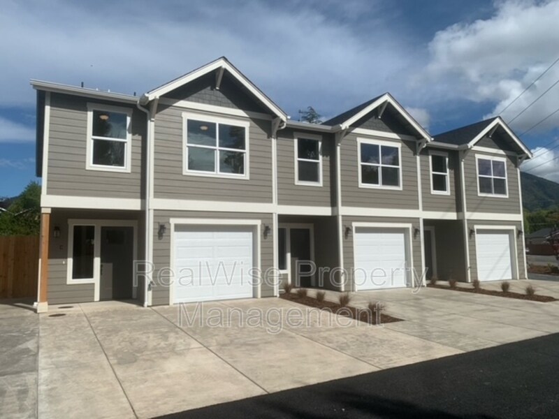 1184 Fruitdale Dr, Grants Pass, OR 97527 Townhome Rentals in Grants