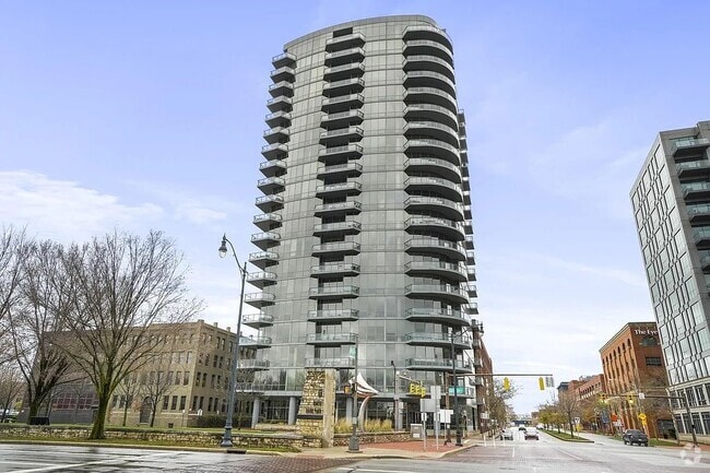 Building Photo - 300 W Spring St