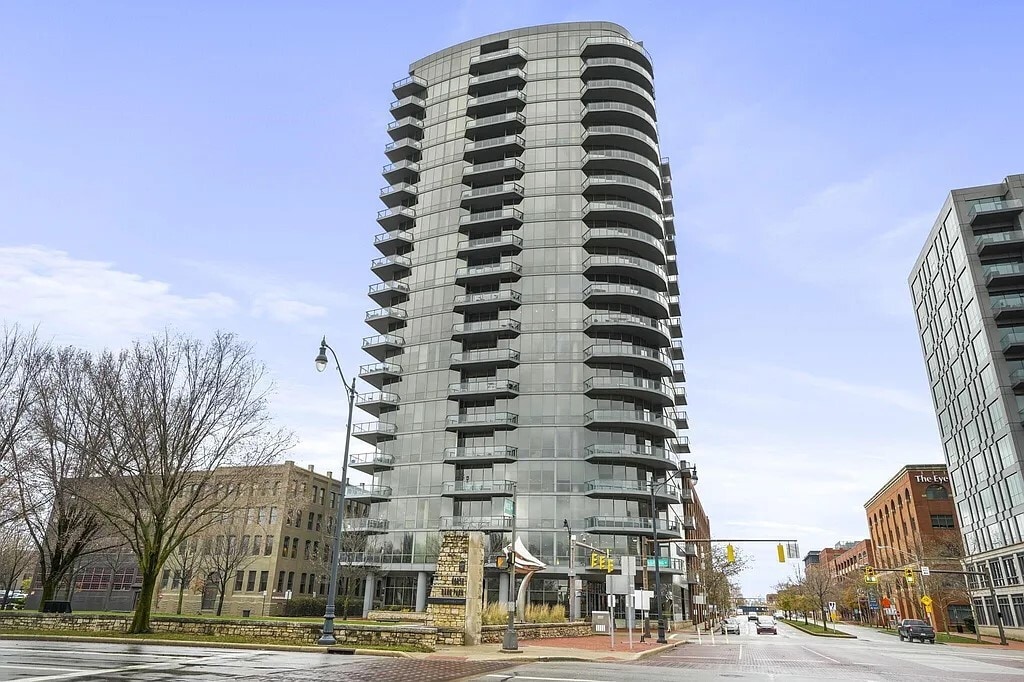 Primary Photo - 300 W Spring St