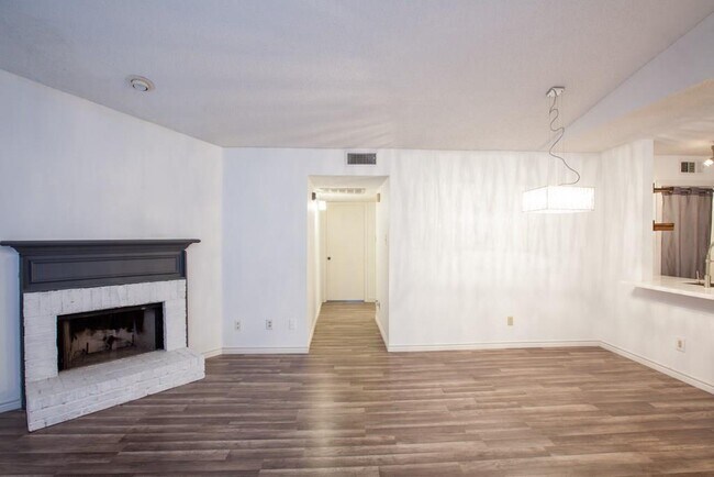Building Photo - 3101 Townbluff Dr