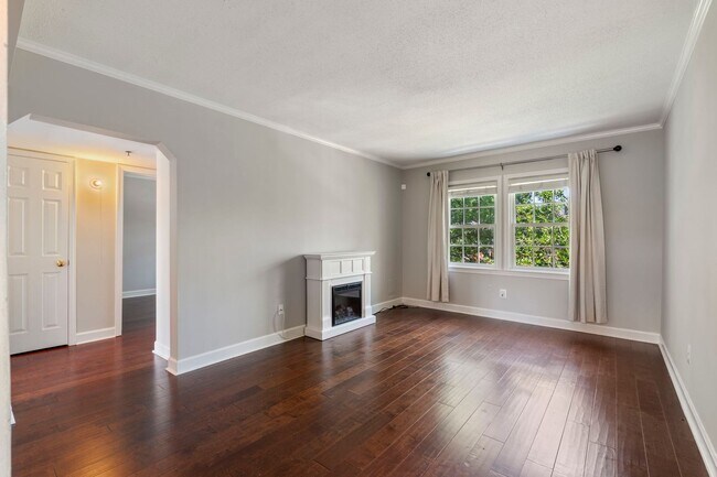 Foto del edificio - 600 Bashford Ln