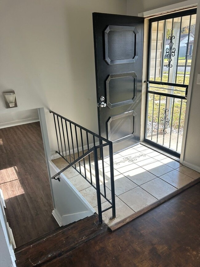 Building Photo - 4558 Almo Ave