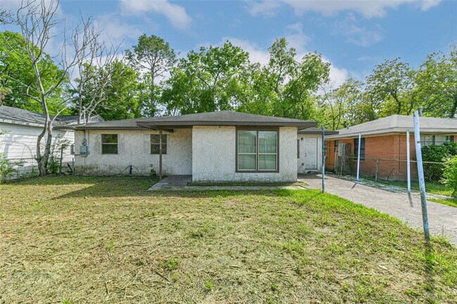 Building Photo - 5028 Briscoe St
