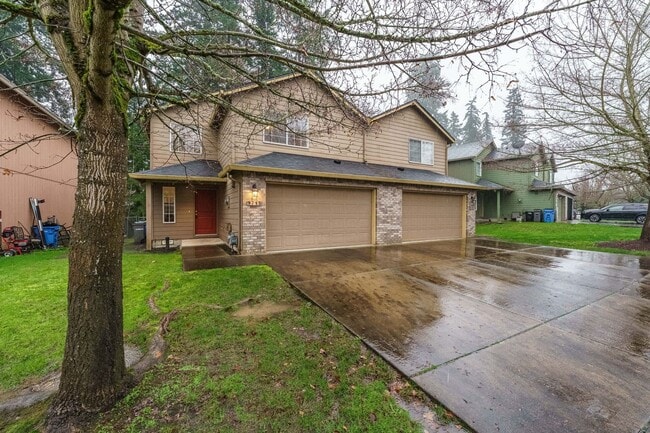 Building Photo - Recently Updated 3 Bedroom 2.5 Bath Duplex - Located in Convenient Hazel Dell Neighborhood