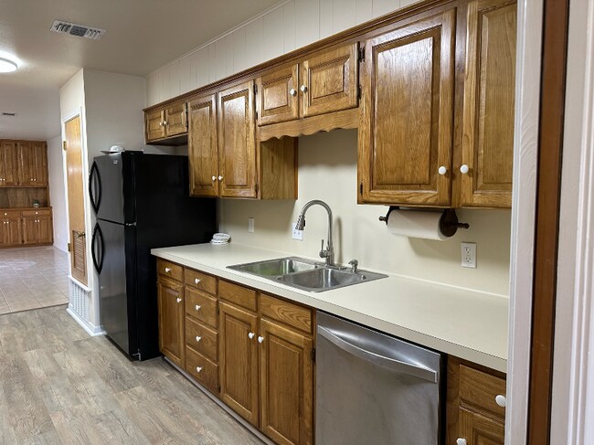 Foto del edificio - 1414 E Leon St