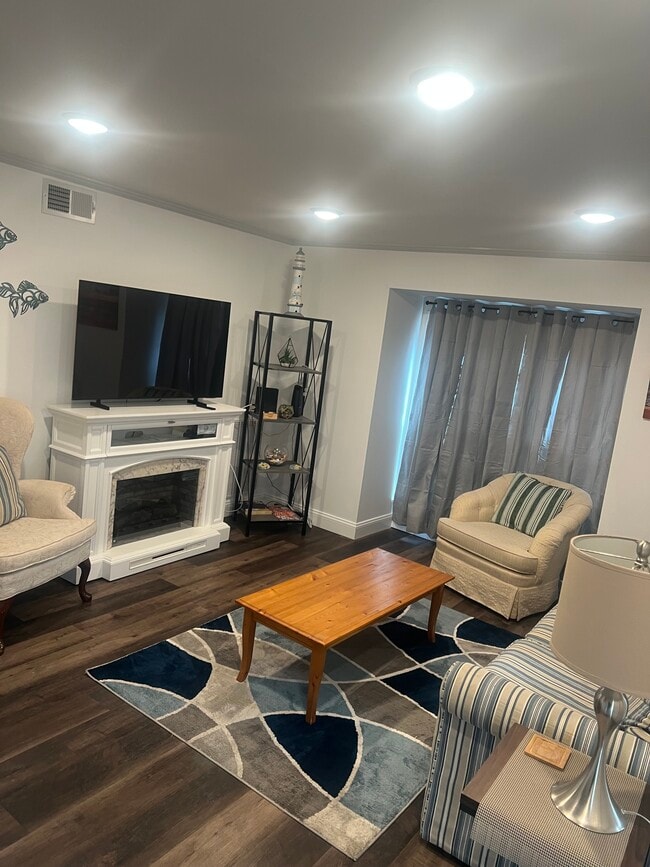 Living room - 4115 Little River Rd