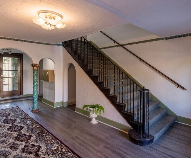 Building Photo - Park Regent Apartments