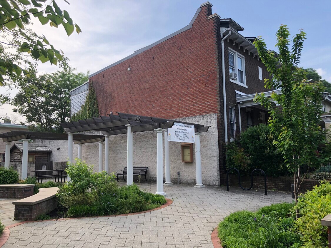 Foto principal - 308 13th St SE