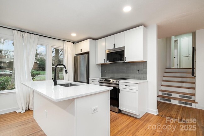 Building Photo - 4014 Sulkirk Rd
