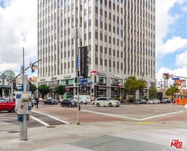 Building Photo - 2 br, 3 bath Condo - 3810 Wilshire Blvd # ...