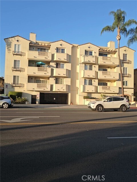 Building Photo - 14343 Burbank Blvd