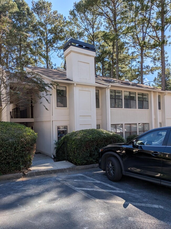 Building Photo - 2711 Huntingdon Chase