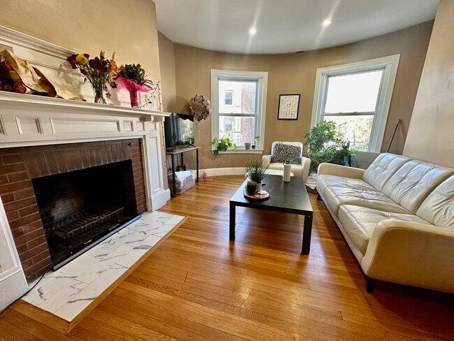 Building Photo - 10 Saint Lukes Rd