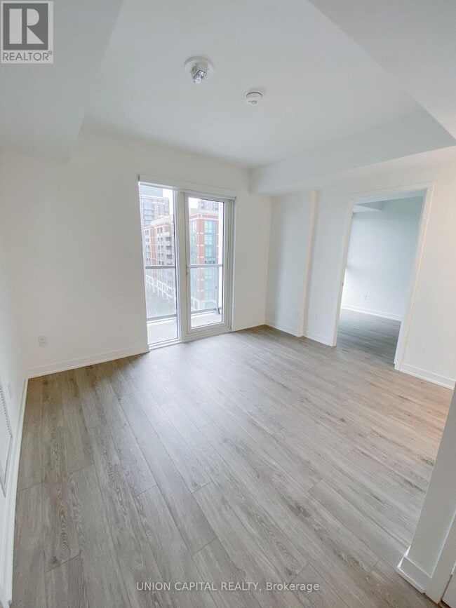 Photo du bâtiment - 500 Wilson Ave