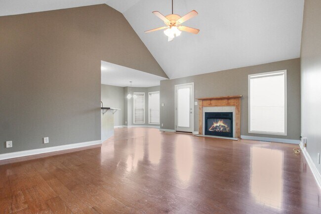 Building Photo - Pet Friendly Three Bedroom!