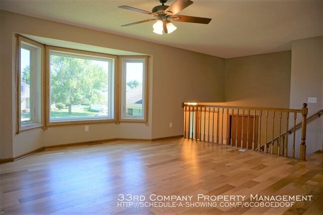 Building Photo - Hastings Home Filled With Quality Finishes!