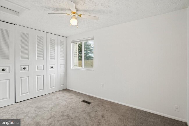 Foto del edificio - 3525 Laurel View Ct