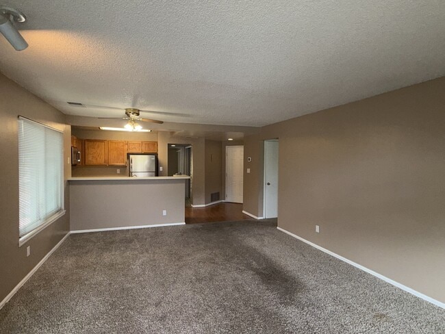 Building Photo - 3624 Iguana Dr
