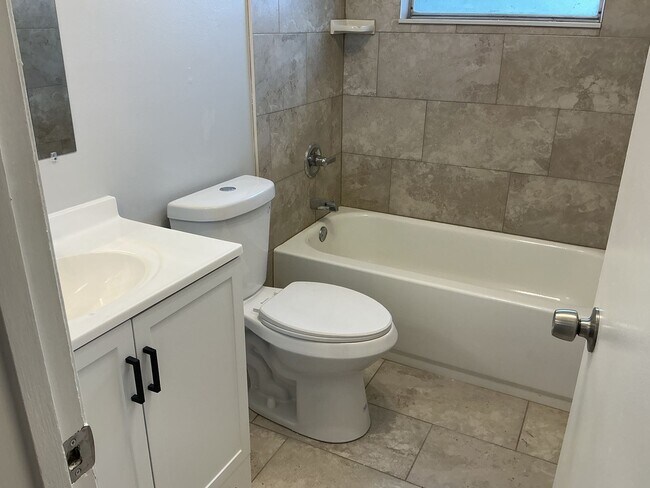 Foto del edificio - Pesanti 1337-1339 E. Myrtle